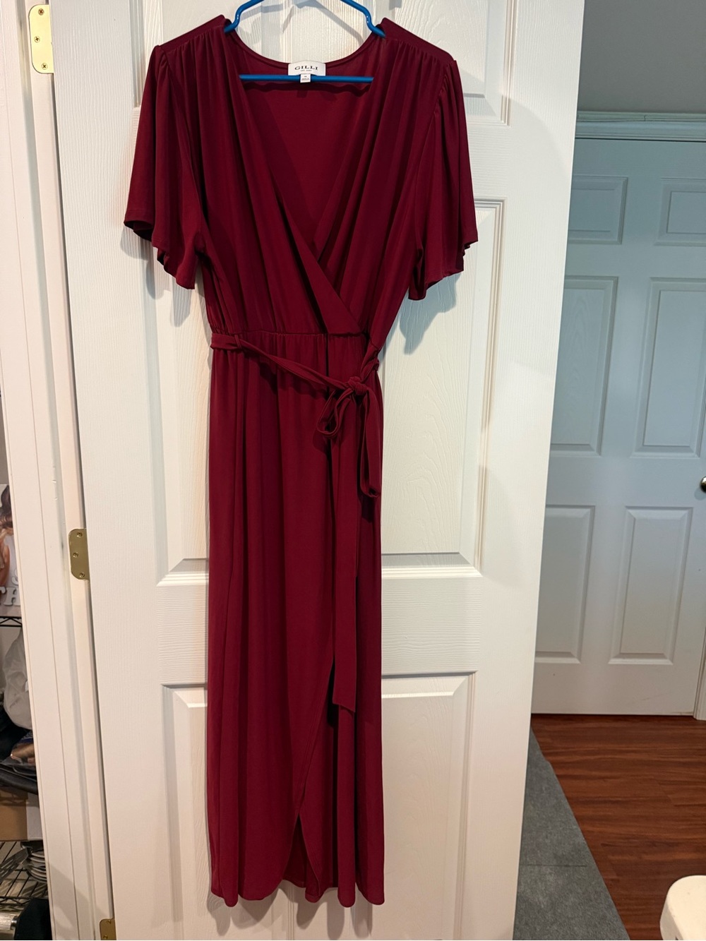GILLI
Perri Short-Sleeved Surplice
Maxi Dress 1X